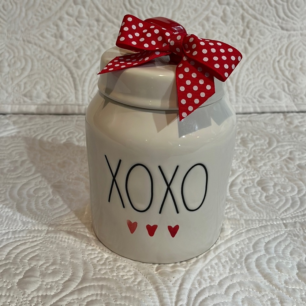 Rae Dunn XOXO canister